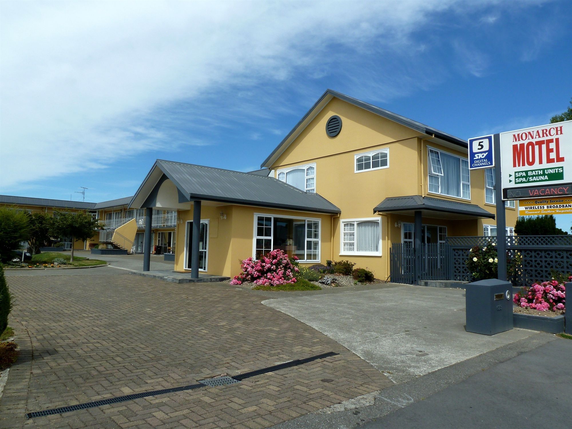 Monarch Motel Invercargill Exterior photo